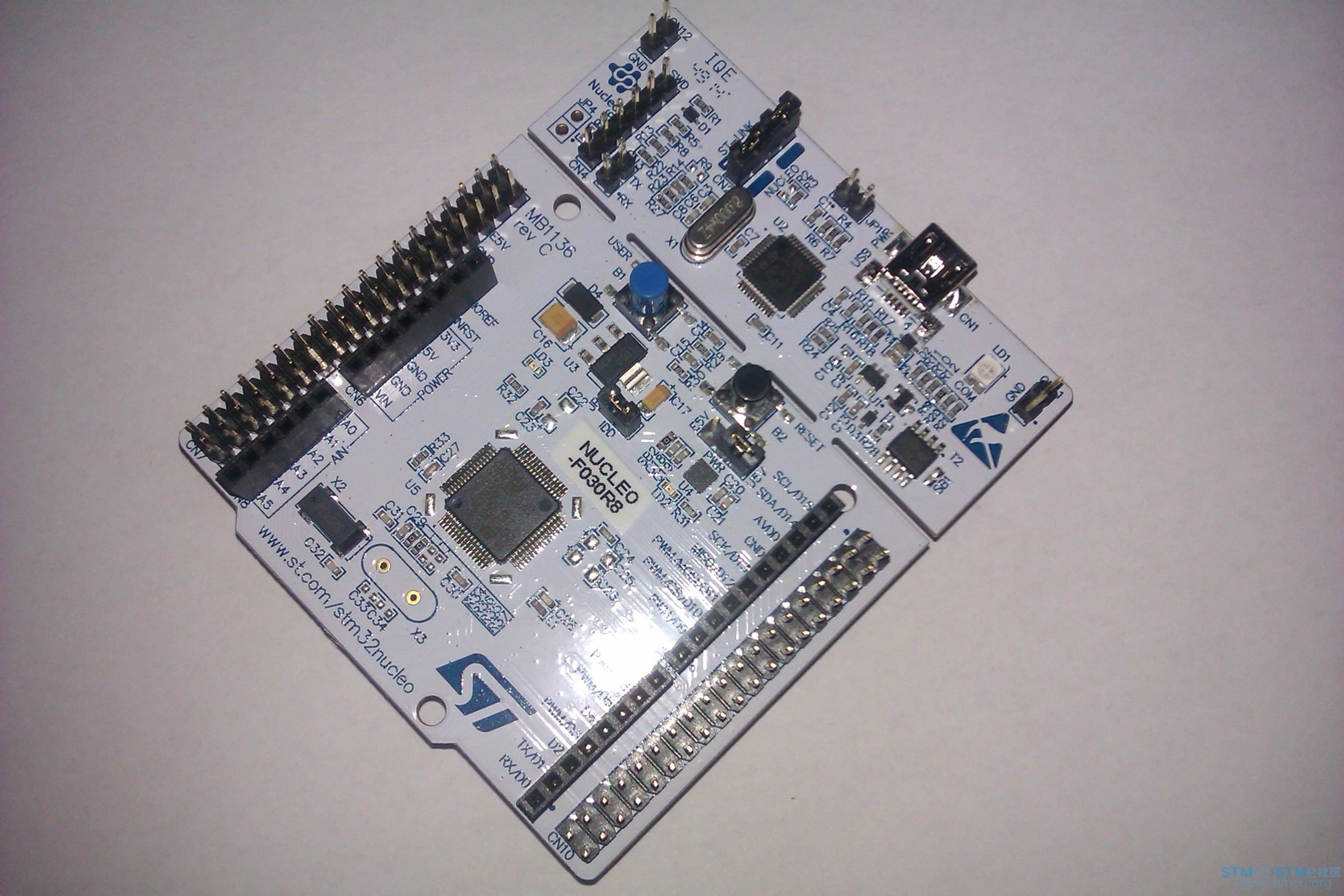 Nucleo-STM32F030å¼åæ¿æ­£é¢å¾.jpg